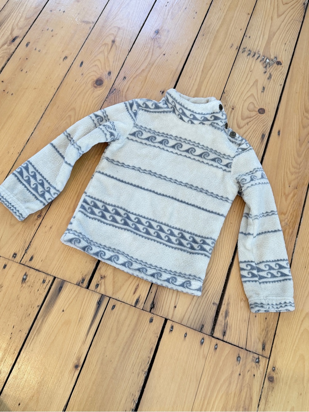 Tela Cream and Blue Wave Patterned Sherpa Fleece Pullover